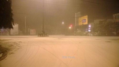 Hujan-abu-panggung-solo-800x451